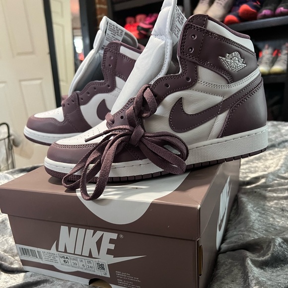 Nike air Jordan 1 retro high OG white/ mauve 6.5Y =8 in women’s - Picture 3 of 9